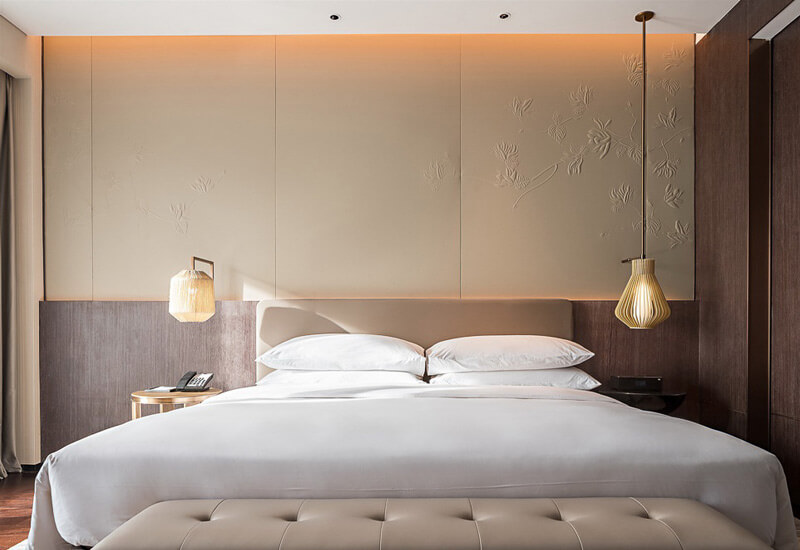 Фабричная индивидуальная королевская кровать High End Holiday Inn Современная мебель для спальни отеля для продажи с оптовой ценой